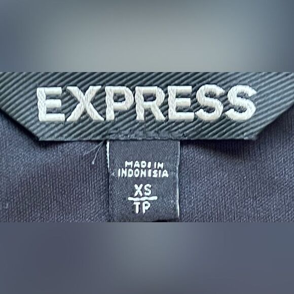 Express Black & White Chevron Sheer Sleeve Lined V-Neck Wrap Dress. XS. NEW. - Picture 9 of 12